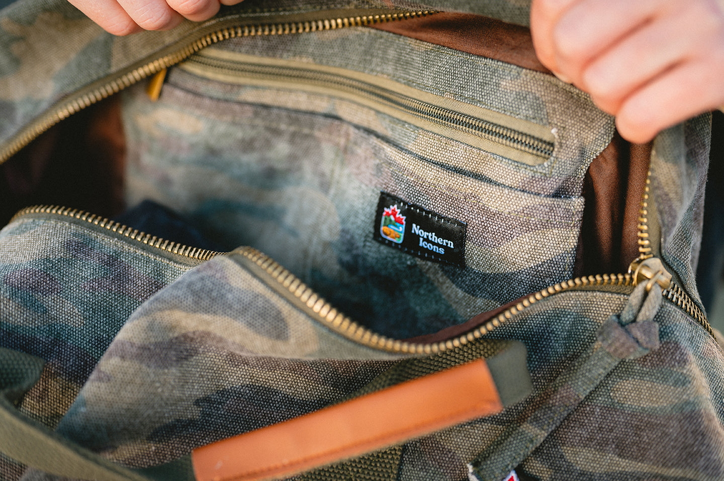CANADA CAMOUFLAGE CANVAS DUFFLE BAG – Northern Icons